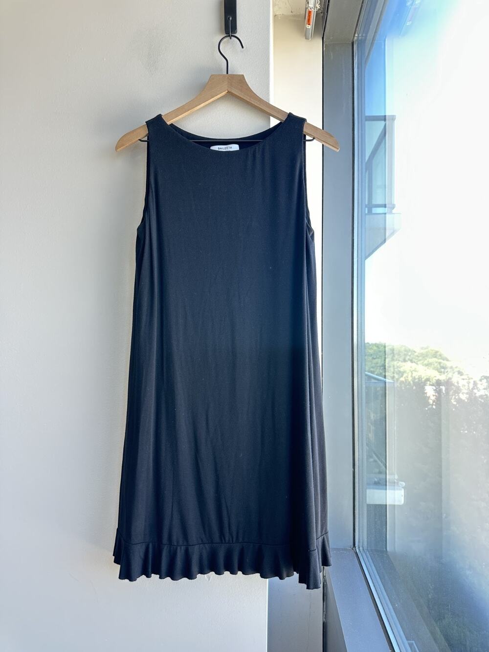 Bailey 44 Sleeveless Knit Swing Black Dress Crew-neck Ruffle Hem Casual Sz L